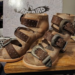 Size 7 Taupe FREEBIRDS